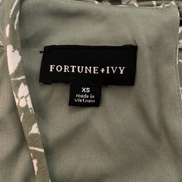 Fortune + Ivy Taliyah Scallop Detail Knit Dress - Picture 3 of 3